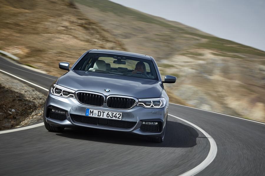  BMW 540i Sedan M Sport 2017 года  (WW) (фото 42 из 98)